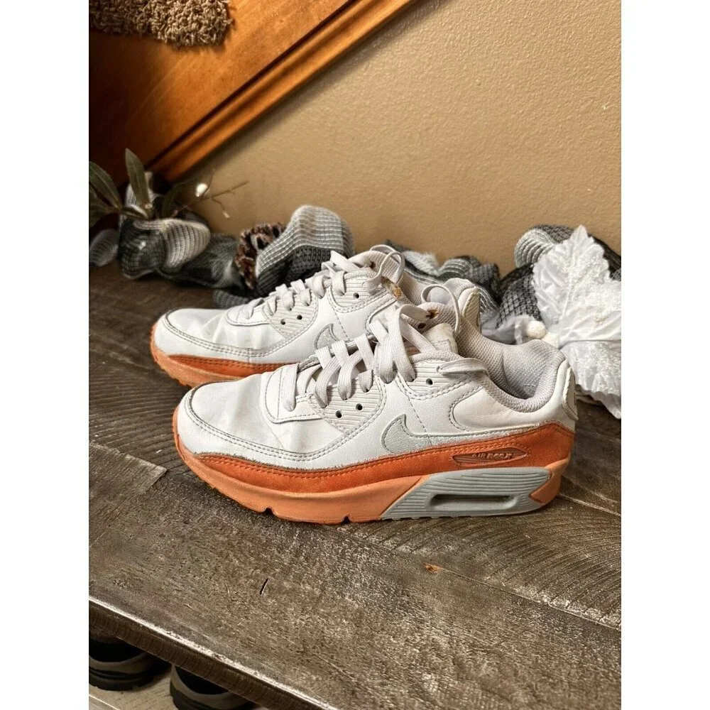 NIKE AIR MAX 90 LTR SE YOUTH SIZE 4.5Y / WOMENS 6